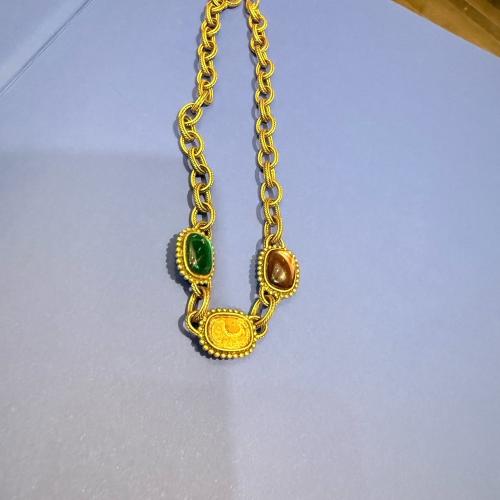 Yves Saint Laurent Vintage “Gripoix” Gold Plated Necklace. - Picture 5 of 6